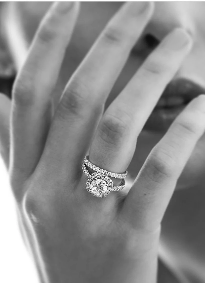 Cushion Engagement Ring (2/2)
