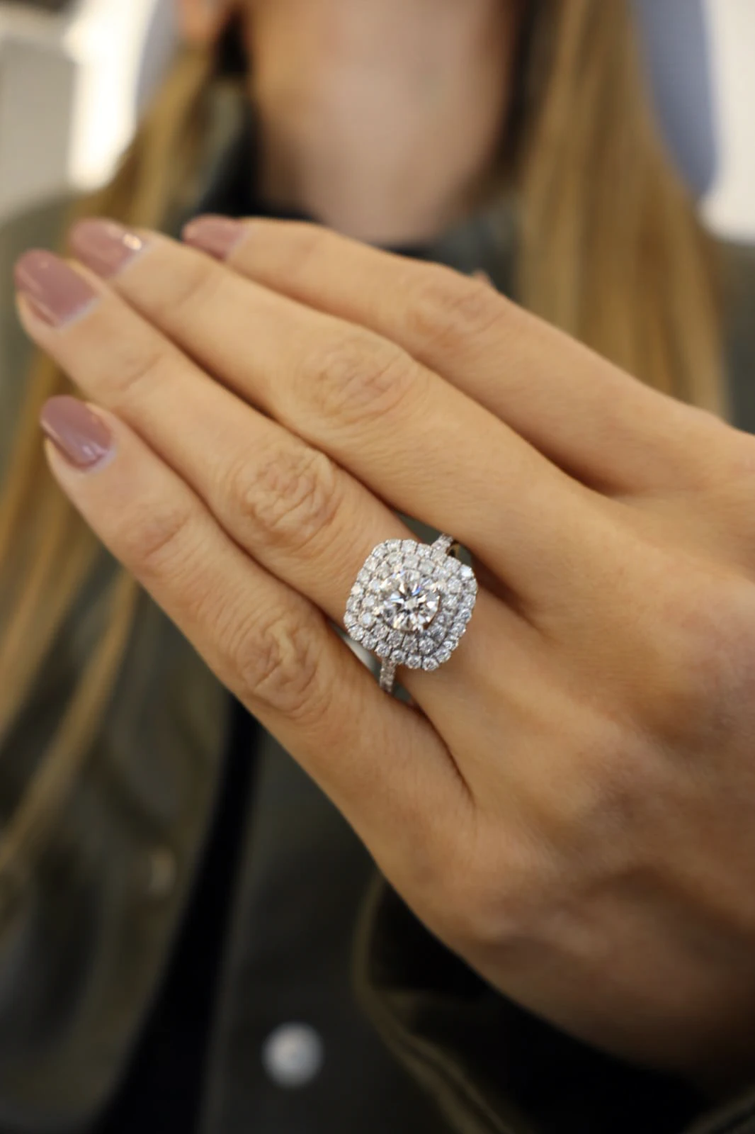 Double Halo Engagement Ring (2/2)