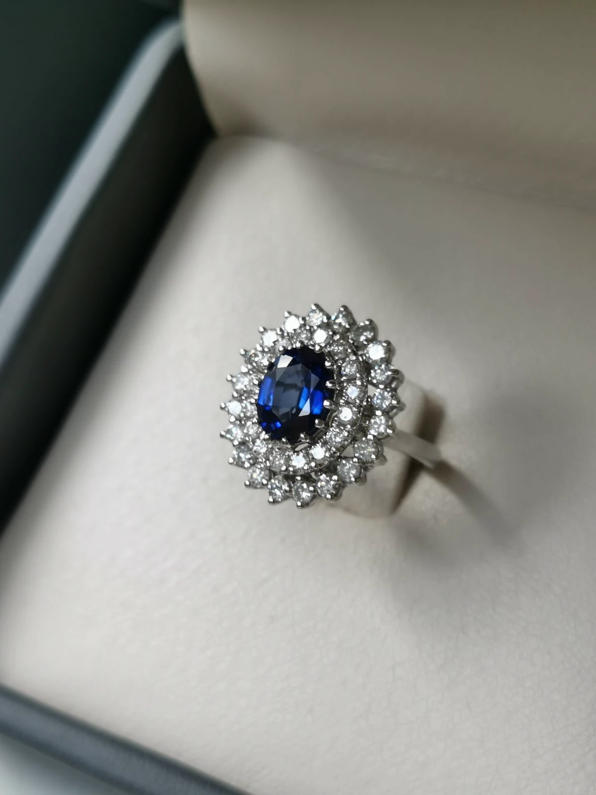 Double marquise and sapphire ring (3/3)