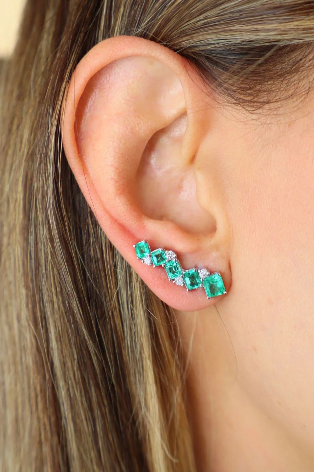 Emerald crawler earrings (2/2)
