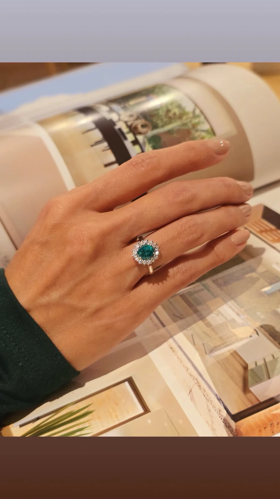 Emerald marquise ring (2/2)