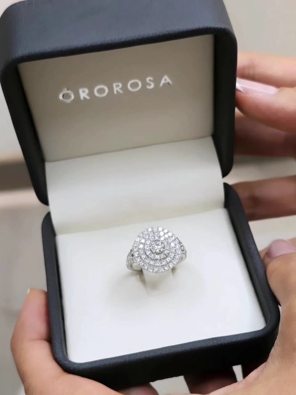 Triple halo ring and diamonds (3/3)