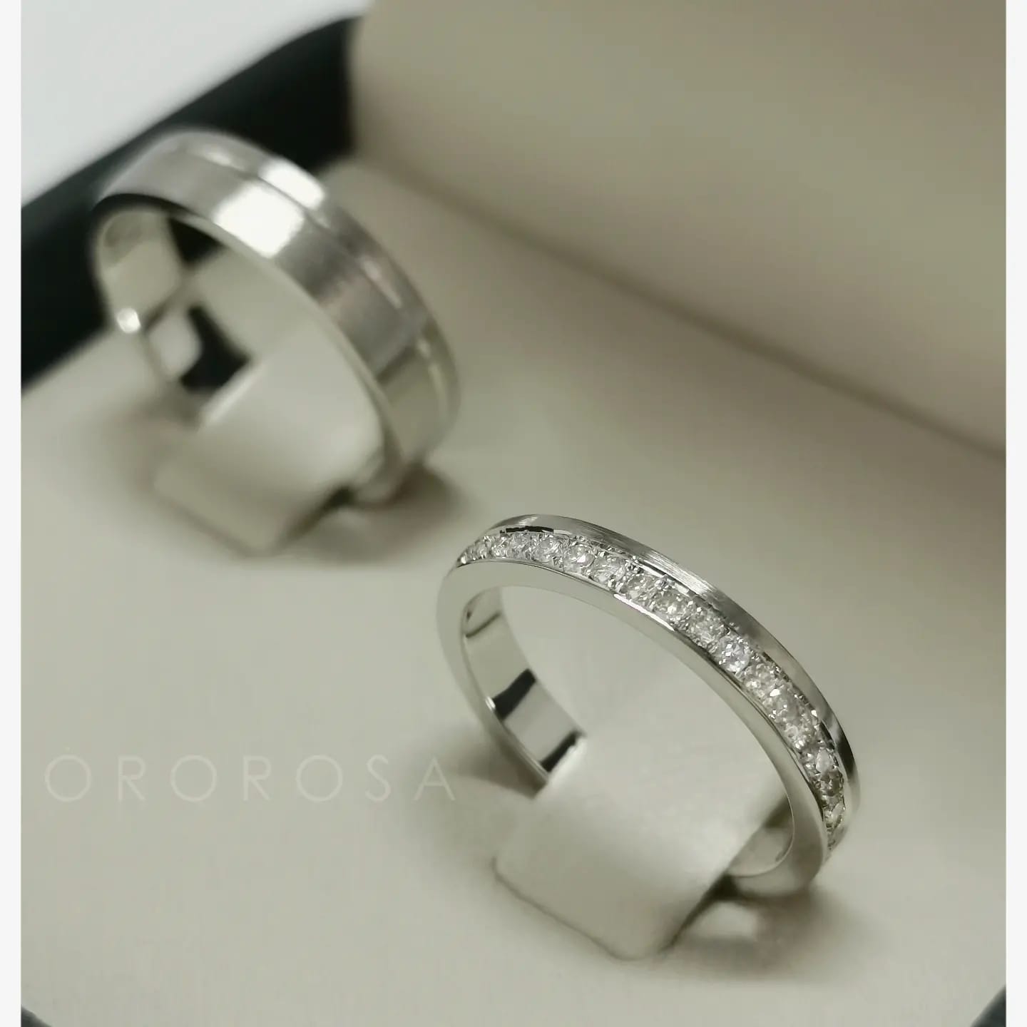 ARGOLLAS PLANAS DIAMANTES LATERALES