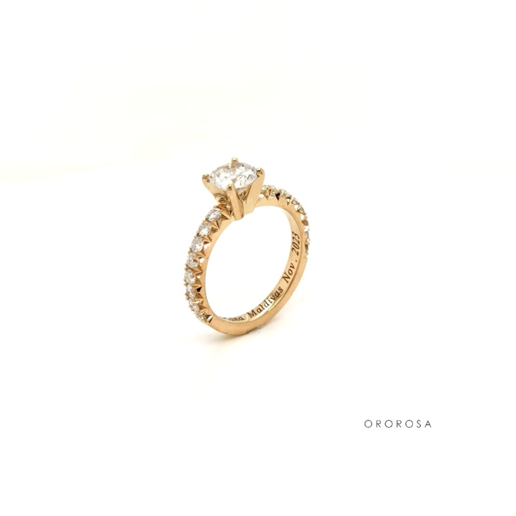 Anillo oro amarillo y diamante